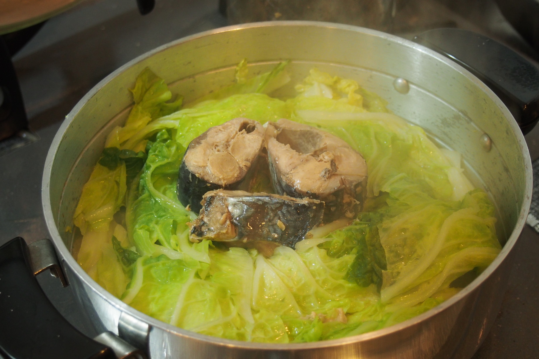 最強サバ水煮缶『サラダサバ』で作る無水鍋が簡単手軽で美味すぎたので超絶おすすめしたい